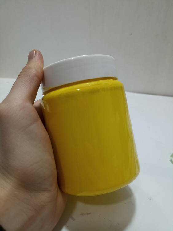 رنگ اکریلیک زرد